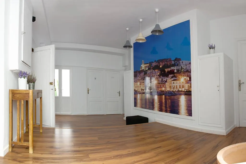 בית הארחה Hostal Ibiza ספרד