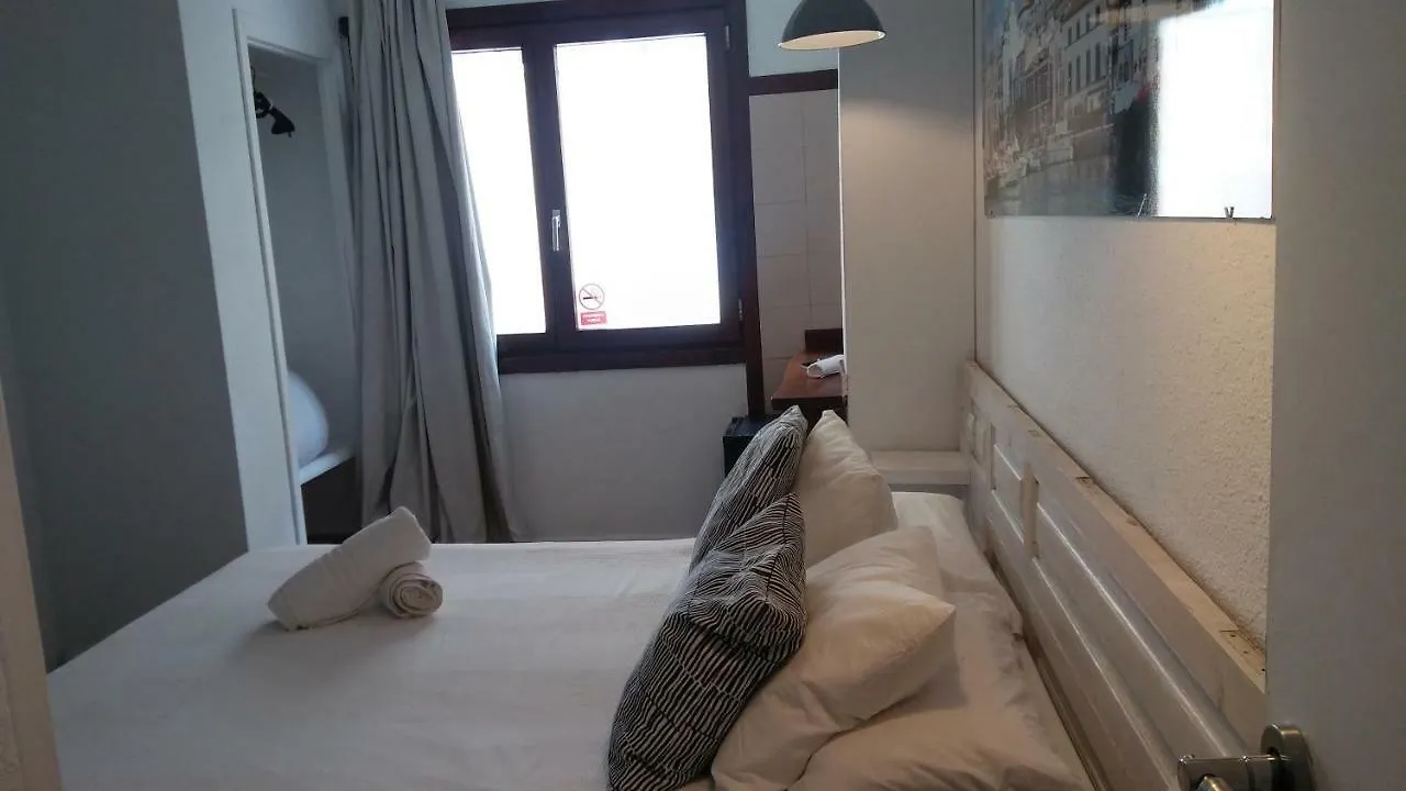 Hostal Ibiza בית הארחה איביזה העיר